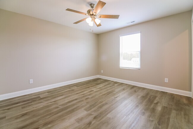 Building Photo - Beautiful 4 Bedroom Home in Youngsville, NC
