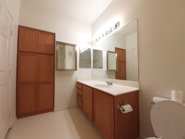 Building Photo - 2 BED/ 2 BATH CONDO LOCATED IN THE SOUTHWEST!