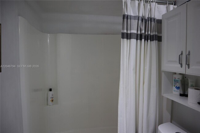 Building Photo - 3000 Sunrise Lakes Dr W