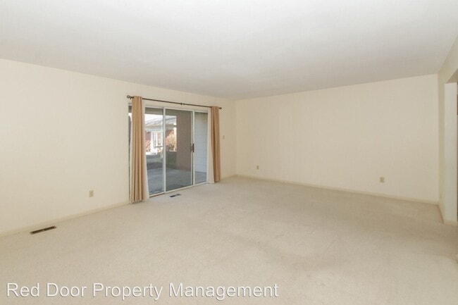 Building Photo - 7450 Lions Head Dr