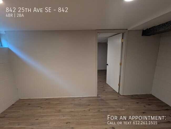 Building Photo - 842 25th Ave SE