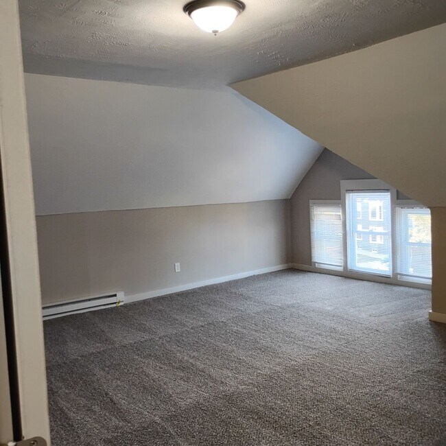 Building Photo - 217 Perrin Ave