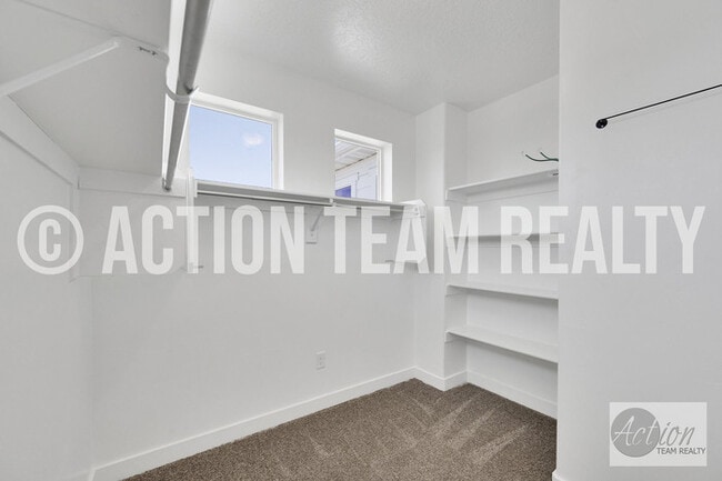 Building Photo - Single Family Home in Syracuse!