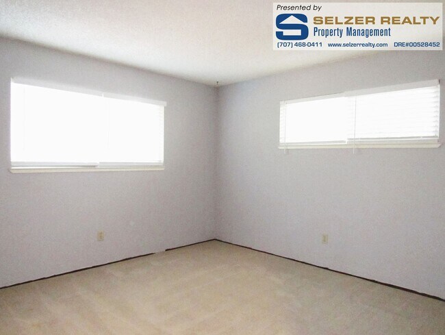 Building Photo - Roomy 3+ bedroom north Ukiah home w/ big y...