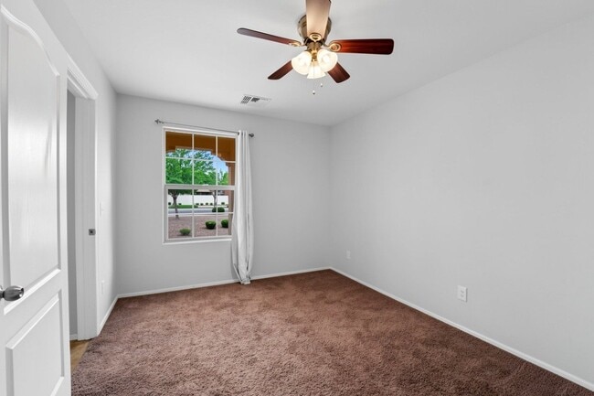 Building Photo - 2220 S Ponderosa Dr
