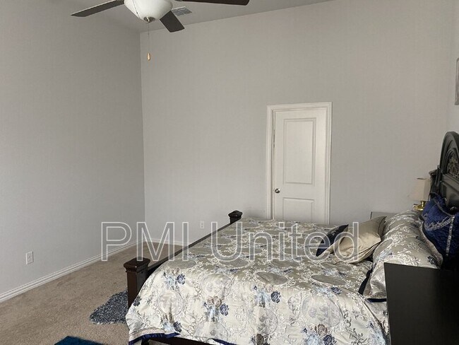 Building Photo - 429 Halwin Dr