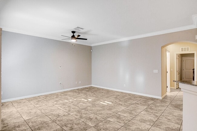Building Photo - Spacious four bedroom in the Southwest