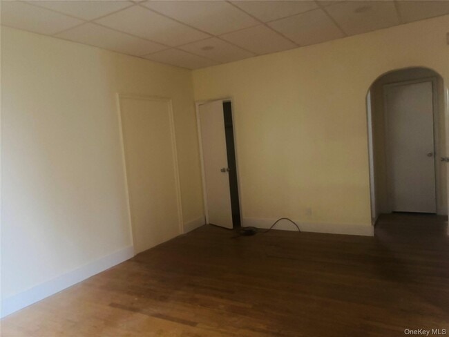 Building Photo - 165 Larkfield Rd