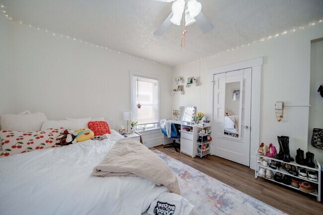 Building Photo - Massive 10 Bedroom Newly Renovated House P...