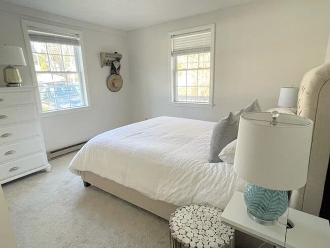 Building Photo - **WINTER RENTAL** Ready For Move In!