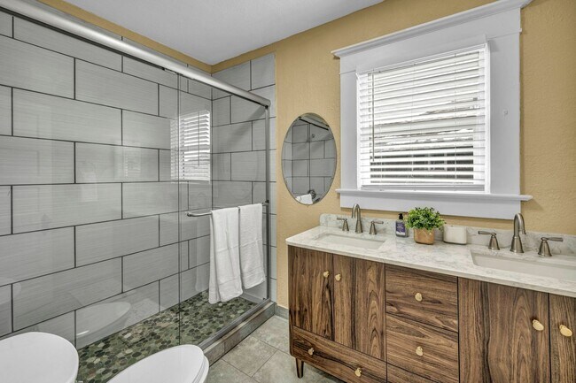 Building Photo - FULLY FURNISHED & BEAUTIFULLY REMODELED CLASSIC HOME NEAR UNR WITH UNBEATABLE I-80 ACCESS