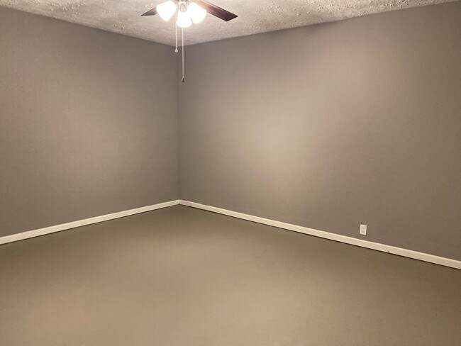 Building Photo - 68 Old Oak Cir