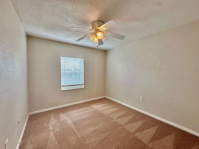 Building Photo - 4BR/2.5BA Condo in Cricket Club I