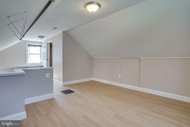 Building Photo - 859 N Abingdon St