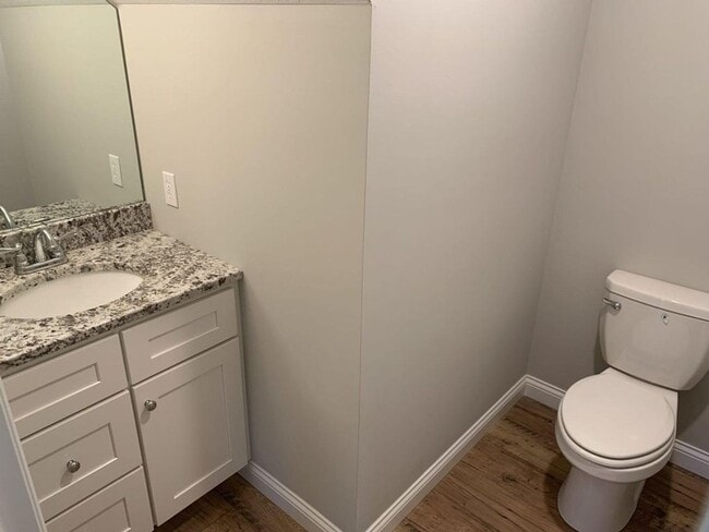 Building Photo - 3 Bed 2.5 Bath House, off Old Plank Rd