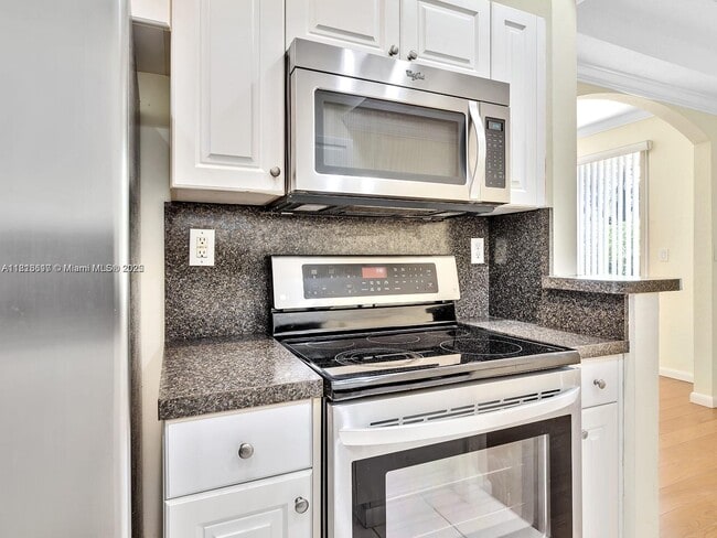Building Photo - 858 NW 170th Terrace