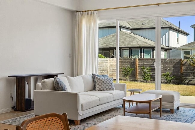 Building Photo - 304 Regatta Trl