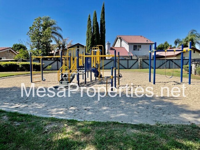 Building Photo - 3733 Country Oaks Loop