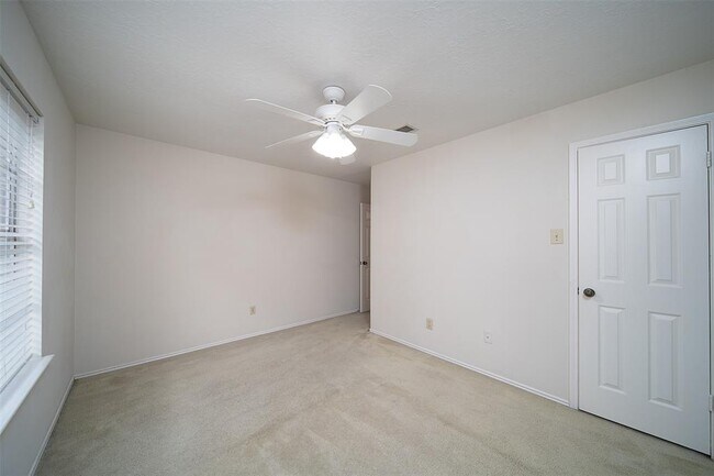 Building Photo - 427 Birch Hill Dr