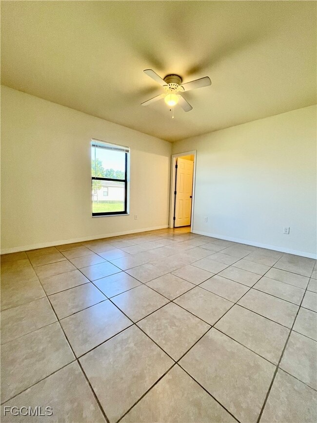 Building Photo - 1625 SW 34th St