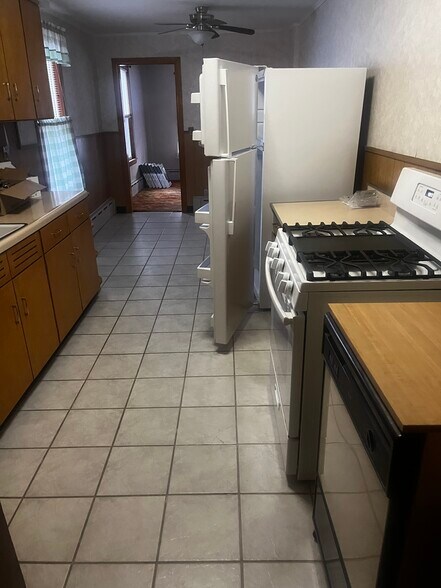 Kitchen - 6967 Main St