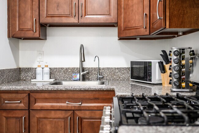 Building Photo - Fully Furnished 2BR Home w/ Private Entry ...