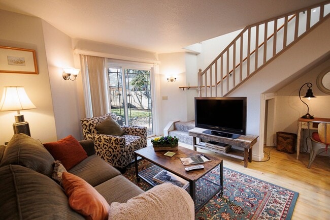 Building Photo - The Nest: Fully Furnished detached Cottage...