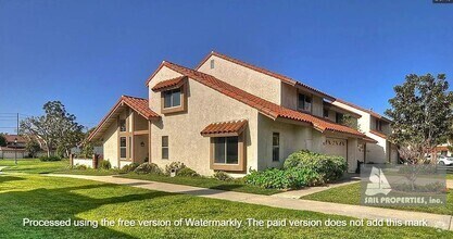 Building Photo - Modern La Cuesta Corner Townhome Near Down...