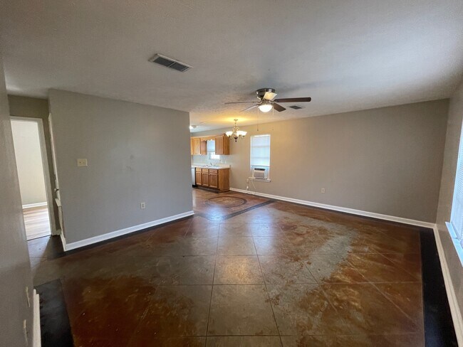 Building Photo - 570 Cherub Ct