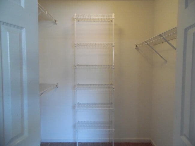 Building Photo - 317 Bainbridge Dr