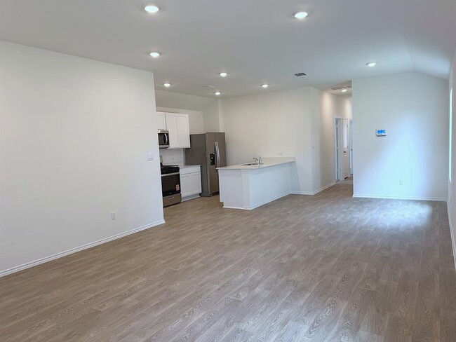 Building Photo - 202 Constanza Trl