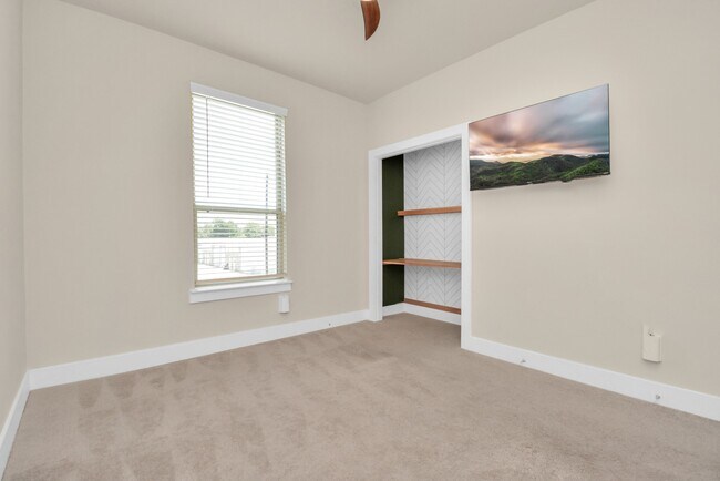 Building Photo - 1722 Summerlyn Ter Dr