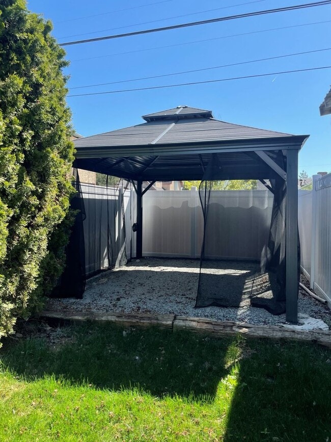 Building Photo - Now renting 2 bedroom House