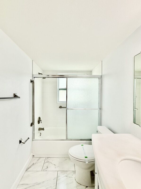 Building Photo - 445 32nd Ave N