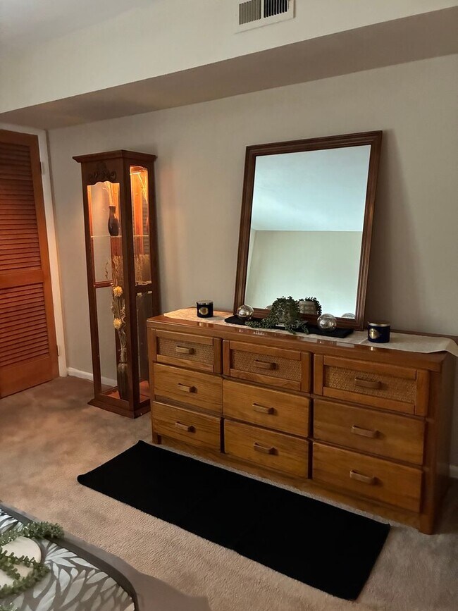 Building Photo - Oakland Square Apartments, Hampton