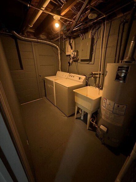 Building Photo - 3413 Wallford Dr