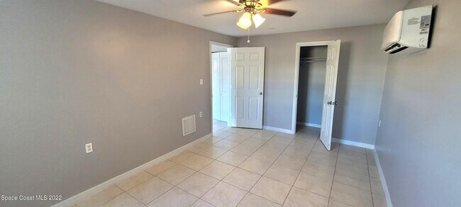 Building Photo - 802 Forrest Ave