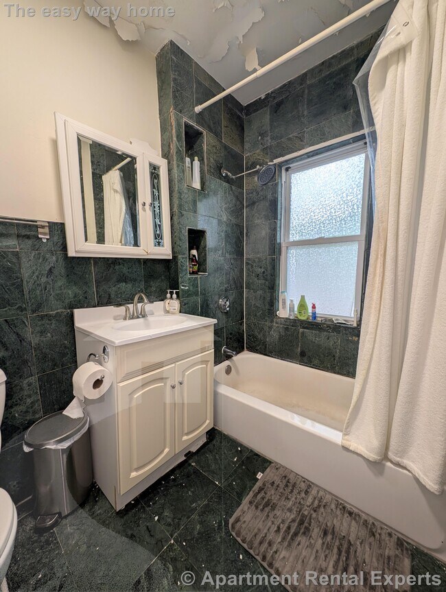 Building Photo - 16 Curtis Ave