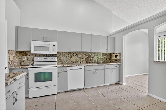 Building Photo - 5801 Coach House Cir