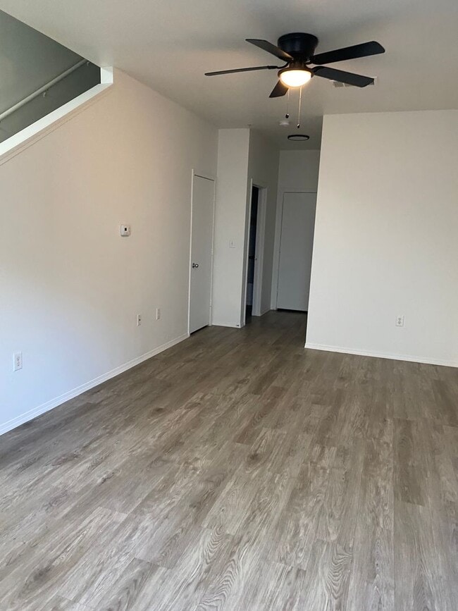Building Photo - 1000 Diamond Dr