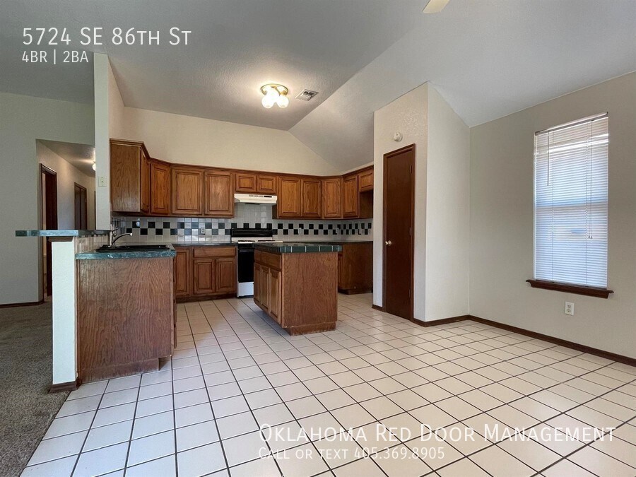 Building Photo - 5724 SE 86th St