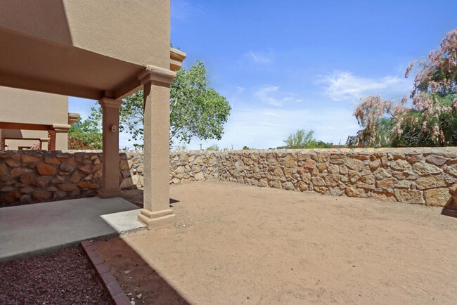 Building Photo - 561 Green Village Ct