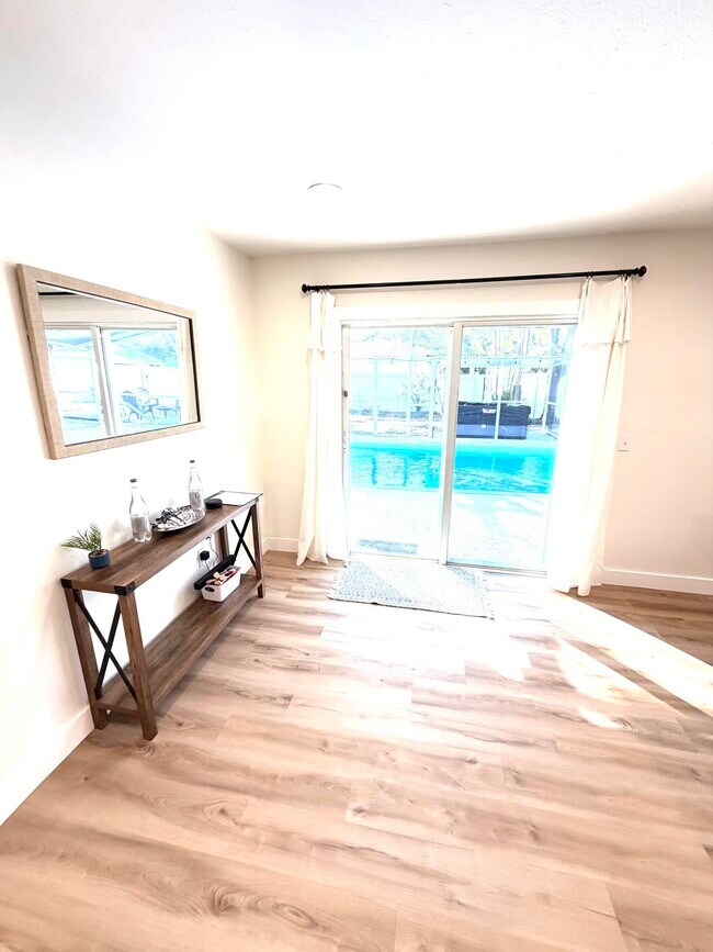 Building Photo - 948 Canal Cir