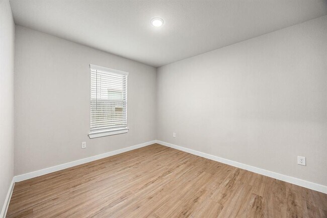 Building Photo - 21618 Coral Mist Dr