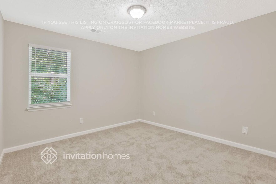 Building Photo - 690 Greenhedge Dr