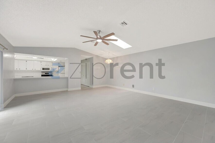 Building Photo - Unit 1420