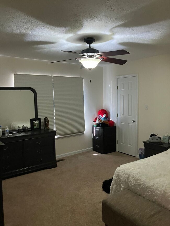 Building Photo - Rambler with full basement