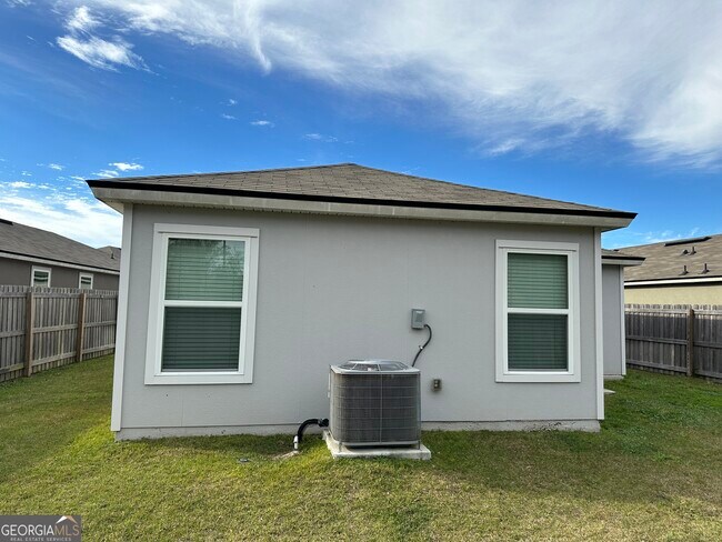 Building Photo - 127 Teakwood Dr