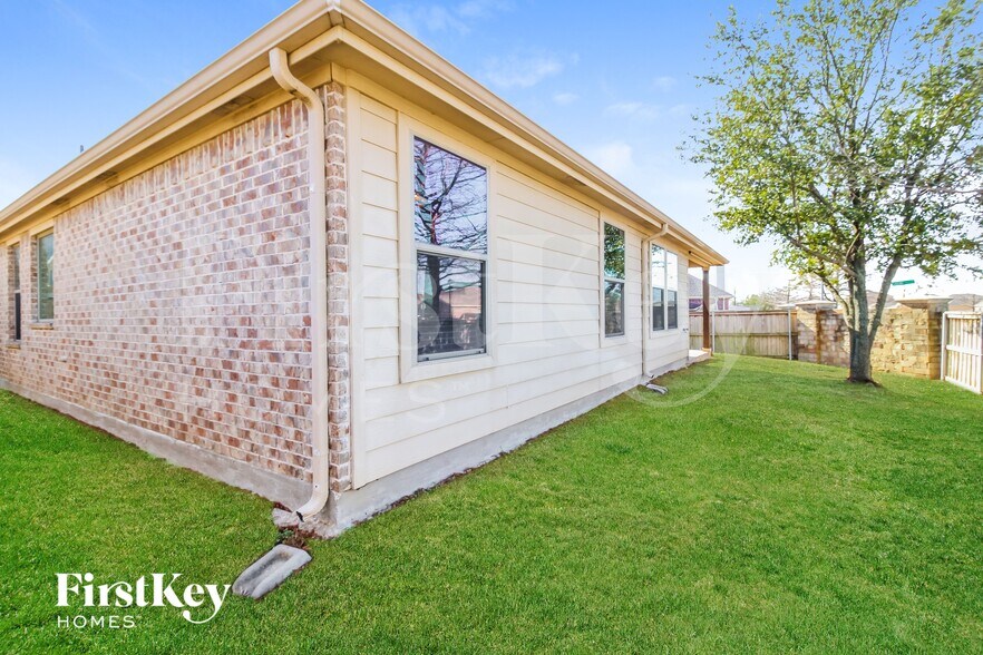 Building Photo - 206 Lavaca Dr