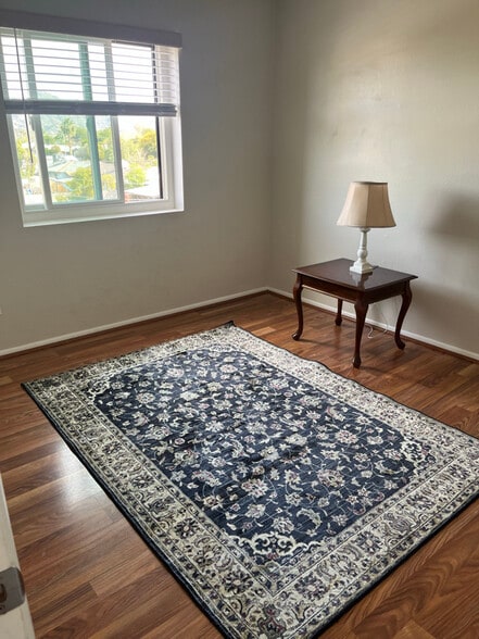 Building Photo - 17 E Ruth Ave